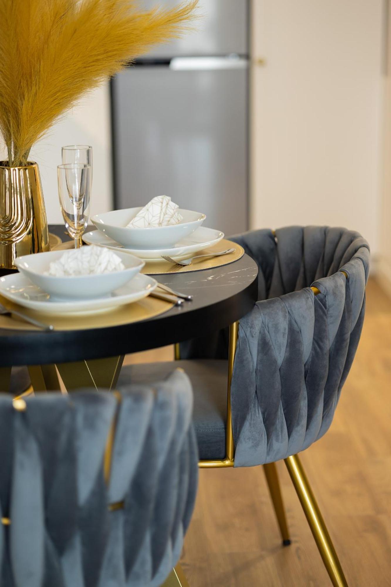 Elegant Near Rondo Onz By Renters Prestige Varsovia